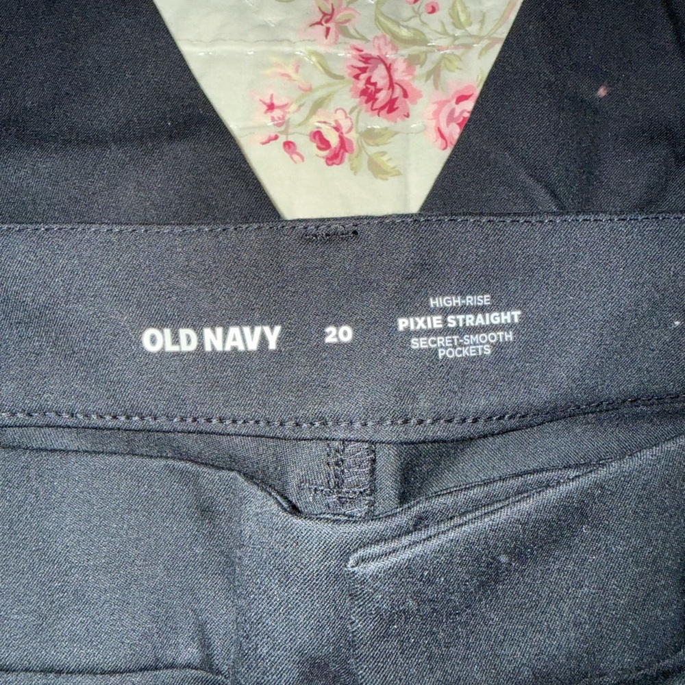 Old Navy High-Rise Pixie Straight Black Pants - Picture 2 of 4